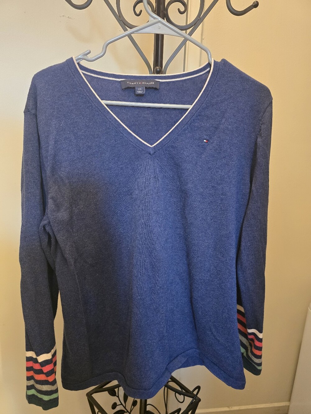 Pre-loved Tommy Hilfiger Women's Navy V-Neck Sweater with Striped Cuffs